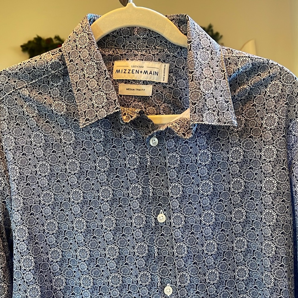 Men’s blue/white, size medium trim fit Mizzen +Main long sleeve button-down